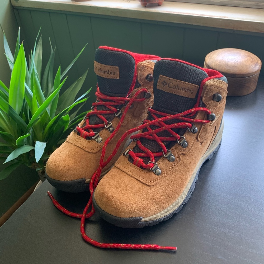 Columbia Tan Suede Hiking Boots with Red Laces